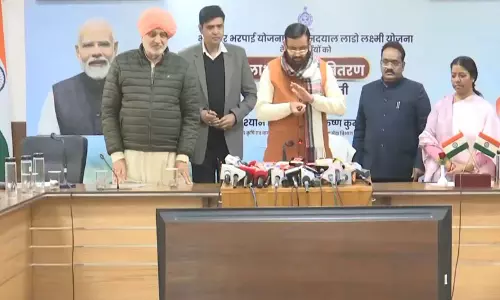 हरियाणा के CM ने दीन दयाल लाडो लक्ष्मी योजना के तहत महिला लाभार्थियों को 181 करोड़ रुपये हस्तांतरित किए हरियाणा के CM ने दीन दयाल लाडो लक्ष्मी योजना के तहत महिला लाभार्थियों को 181 करोड़ रुपये हस्तांतरित किए
