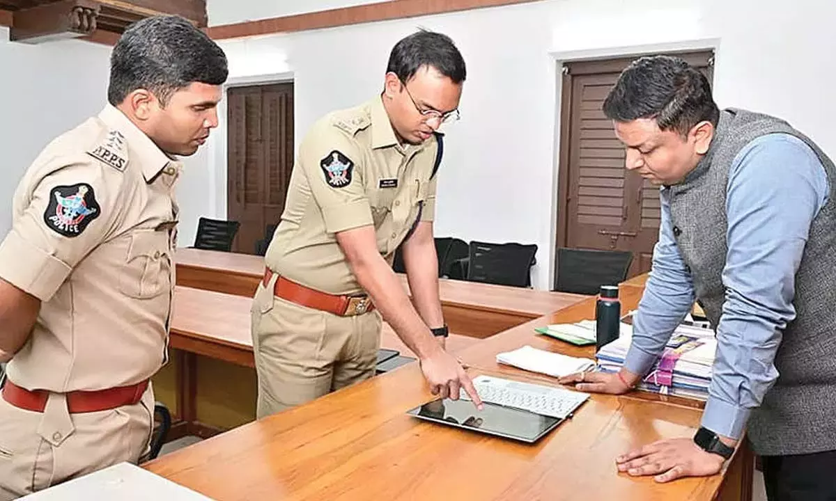 व्यापक ट्रैफिक नियंत्रण उपाय लागू करें: कलेक्टर Nishant व्यापक ट्रैफिक नियंत्रण उपाय लागू करें: कलेक्टर Nishant
