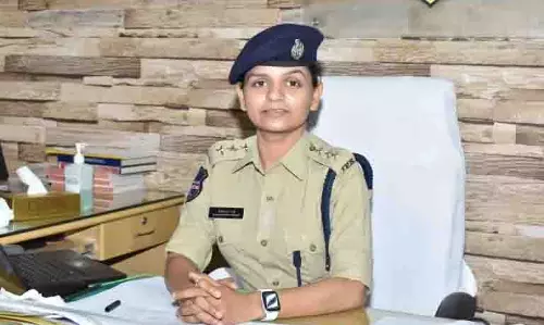 ग्रेटर हैदराबाद में ट्रैफिक समस्या पर CM का फोकस, नए युवा IPS अधिकारी तैनात ग्रेटर हैदराबाद में ट्रैफिक समस्या पर CM का फोकस, नए युवा IPS अधिकारी तैनात