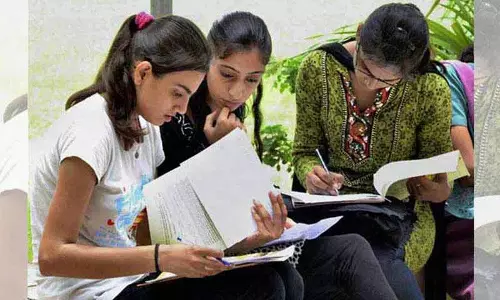 तेलंगाना नॉन-लैंग्वेज सब्जेक्ट्स के लिए CBSE सिलेबस अपनाने का प्लान बना रहा तेलंगाना नॉन-लैंग्वेज सब्जेक्ट्स के लिए CBSE सिलेबस अपनाने का प्लान बना रहा