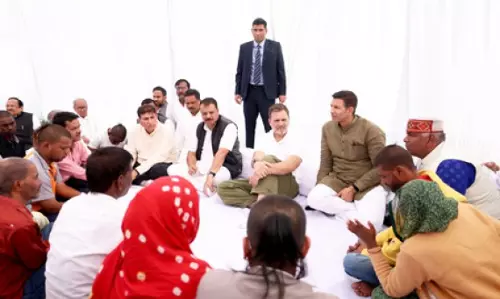 इंदौर दौरे पर Rahul Gandhi ने कहा यहां राजनीति करने नहीं, सिर्फ दुख बांटने आए इंदौर दौरे पर Rahul Gandhi ने कहा यहां राजनीति करने नहीं, सिर्फ दुख बांटने आए