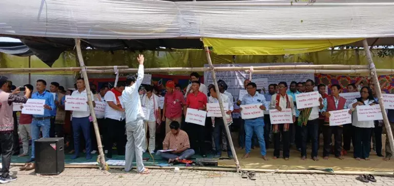 NCST ने कार्बी आंगलोंग सोलर प्रोजेक्ट में 18,000 बीघा आदिवासी ज़मीन पर रिपोर्ट मांगी NCST ने कार्बी आंगलोंग सोलर प्रोजेक्ट में 18,000 बीघा आदिवासी ज़मीन पर रिपोर्ट मांगी