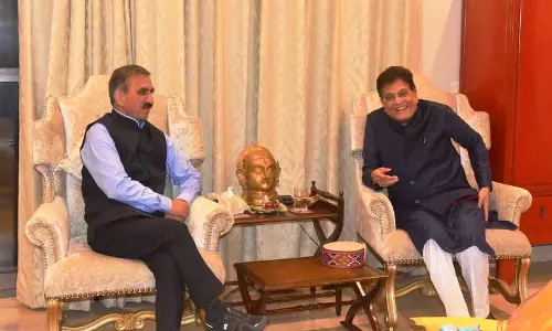 Sukhu ने पीक सीजन के दौरान सेब के आयात पर रोक लगाने की मांग की Sukhu ने पीक सीजन के दौरान सेब के आयात पर रोक लगाने की मांग की