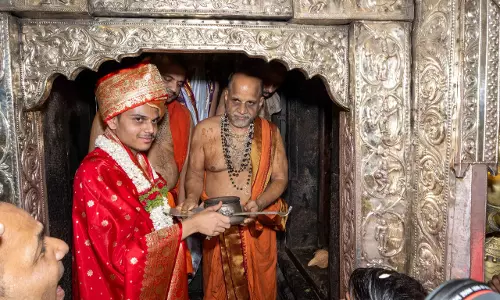 Udupi में पर्याय उत्सव का आगाज़: श्री वेदवर्धन तीर्थ स्वामीजी ने संभाली जिम्मेदारी Udupi में पर्याय उत्सव का आगाज़: श्री वेदवर्धन तीर्थ स्वामीजी ने संभाली जिम्मेदारी