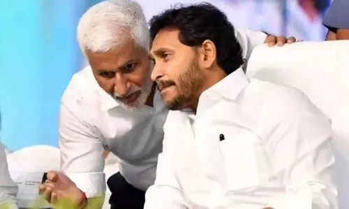 Vijaya Sai Reddy का जगन पर तंज: ट्वीट के जरिए कोटरी और जगन की टीम पर साधा निशाना Vijaya Sai Reddy का जगन पर तंज: ट्वीट के जरिए कोटरी और जगन की टीम पर साधा निशाना