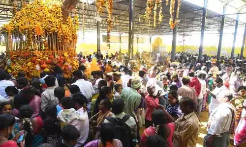 Komuravelli में धार्मिक उत्सव शुरू, ब्रह्मोत्सवम में ‘पटनमवरम’ का कार्यक्रम Komuravelli में धार्मिक उत्सव शुरू, ब्रह्मोत्सवम में ‘पटनमवरम’ का कार्यक्रम