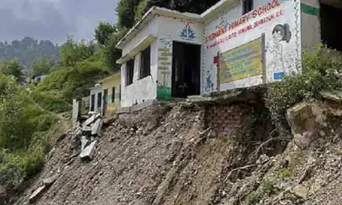 Dehradun: 78 जर्जर स्कूल भवनों को गिराने के लिए 1 करोड़ रुपये मंज़ूर किए गए Dehradun: 78 जर्जर स्कूल भवनों को गिराने के लिए 1 करोड़ रुपये मंज़ूर किए गए