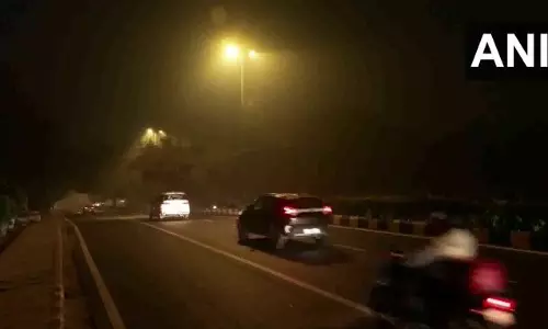 दिल्ली में धुंध की चादर: AQI 443, GRAP 4 लागू, स्वास्थ्य को गंभीर खतरा दिल्ली में धुंध की चादर: AQI 443, GRAP 4 लागू, स्वास्थ्य को गंभीर खतरा