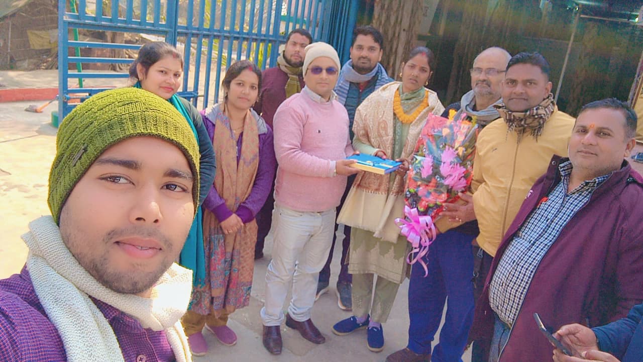 Lakhisarai: समारोह पूर्वक शिक्षक को दी गई विदाई