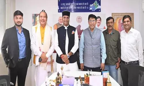 मध्य प्रदेश: पद्मश्री अगुस इंद्रा उदायना ने मंत्री विश्वास कैलाश सारंग से की भेंट मध्य प्रदेश: पद्मश्री अगुस इंद्रा उदायना ने मंत्री विश्वास कैलाश सारंग से की भेंट