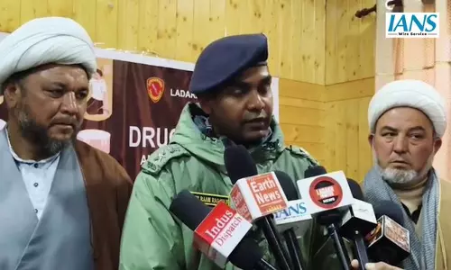 लेह में ड्रग्स जागरूकता अभियान: SSP श्रीराम राघवन ने नशा समाप्ति पर जोर दिया लेह में ड्रग्स जागरूकता अभियान: SSP श्रीराम राघवन ने नशा समाप्ति पर जोर दिया