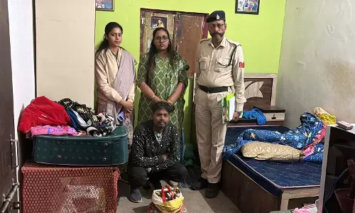 आबकारी विभाग ने अवैध शराब तस्करी पर की बड़ी कार्रवाई, दो आरोपी गिरफ्तार आबकारी विभाग ने अवैध शराब तस्करी पर की बड़ी कार्रवाई, दो आरोपी गिरफ्तार