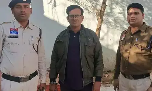 झूठे प्रलोभन और धमकी देकर श्रमिकों को उकसाने वाला आरोपी गिरफ्तार झूठे प्रलोभन और धमकी देकर श्रमिकों को उकसाने वाला आरोपी गिरफ्तार