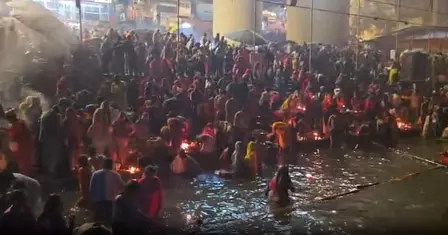 Mauni Amavasya 2026: मौनी अमावस्या पर हरिद्वार-वाराणसी-प्रयागराज में दिखा आस्था का भव्य संगम, श्रद्धालुओं ने किया पवित्र स्नान Mauni Amavasya 2026: मौनी अमावस्या पर हरिद्वार-वाराणसी-प्रयागराज में दिखा आस्था का भव्य संगम, श्रद्धालुओं ने किया पवित्र स्नान