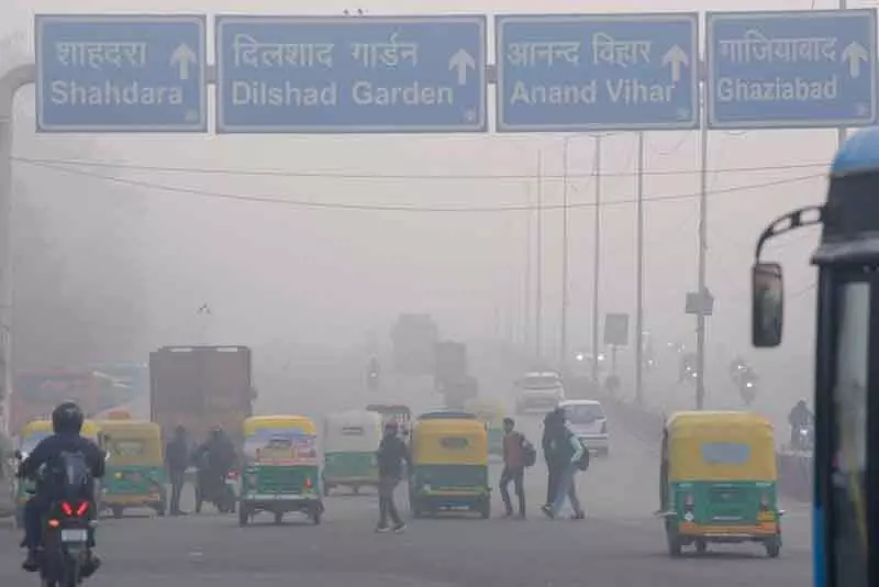 Delhi-NCR में GRAP-4 पाबंदियां फिर से लागू, हवा की क्वालिटी गंभीर हुई Delhi-NCR में GRAP-4 पाबंदियां फिर से लागू, हवा की क्वालिटी गंभीर हुई