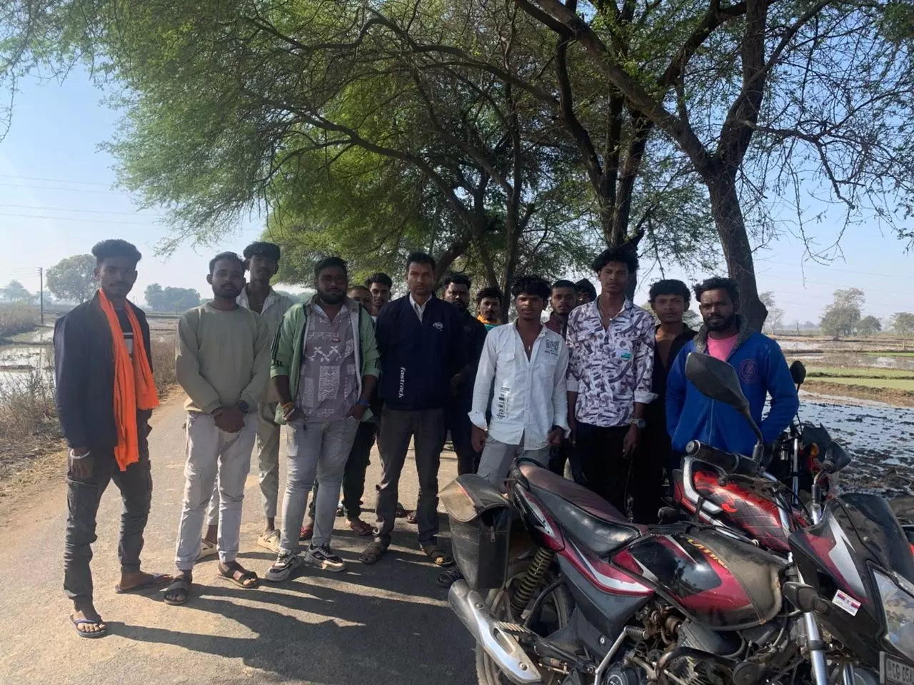ईसाई धर्म अपनाने वाली महिला की मौत, गांव में हंगामे के बाद शहर में हुआ अंतिम संस्कार ईसाई धर्म अपनाने वाली महिला की मौत, गांव में हंगामे के बाद शहर में हुआ अंतिम संस्कार