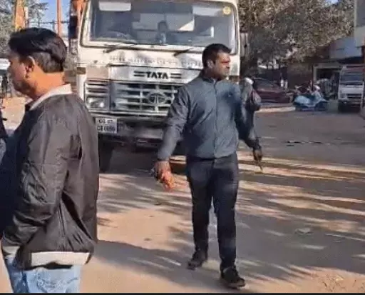संडे मार्केट से बेजा कब्जा हटाई गई, भिलाई निगम की बड़ी कार्रवाई संडे मार्केट से बेजा कब्जा हटाई गई, भिलाई निगम की बड़ी कार्रवाई