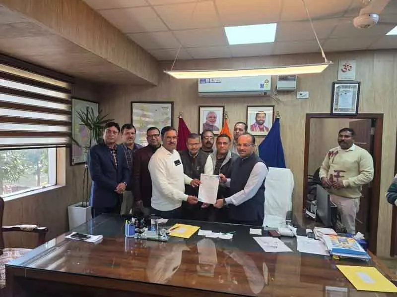 Sirsa के सरकारी स्कूलों के डेलीगेशन ने शिक्षा बोर्ड के सामने एग्जाम से जुड़े मुद्दे उठाए Sirsa के सरकारी स्कूलों के डेलीगेशन ने शिक्षा बोर्ड के सामने एग्जाम से जुड़े मुद्दे उठाए