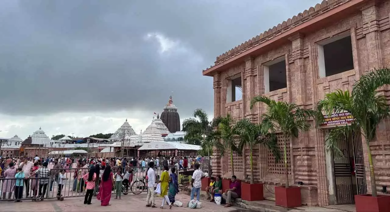 Puri : भक्त निवास में चार पहिया वाहनों के लिए पार्किंग शुल्क घटाकर 240 रुपये किया गया Puri : भक्त निवास में चार पहिया वाहनों के लिए पार्किंग शुल्क घटाकर 240 रुपये किया गया