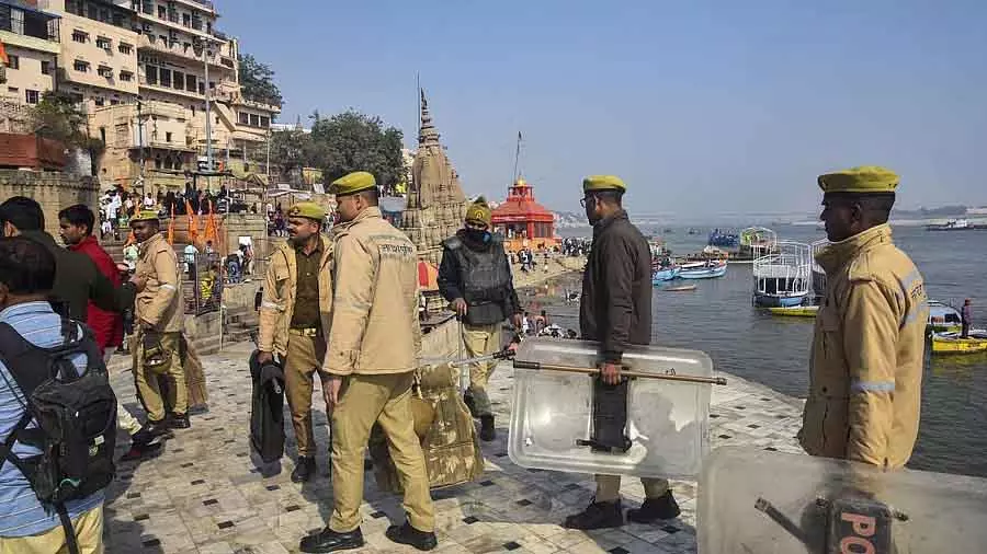Varanasi : मणिकर्णिका घाट पर रीडेवलपमेंट के काम की फेक तस्वीरें ऑनलाइन सामने आई, 8 FIR दर्ज Varanasi : मणिकर्णिका घाट पर रीडेवलपमेंट के काम की फेक तस्वीरें ऑनलाइन सामने आई, 8 FIR दर्ज