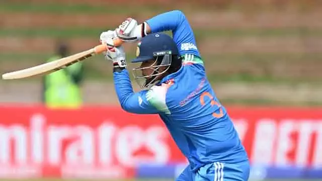 U19 World Cup : 14 साल के वैभव सूर्यवंशी ने एक और वर्ल्ड रिकॉर्ड बनाया U19 World Cup : 14 साल के वैभव सूर्यवंशी ने एक और वर्ल्ड रिकॉर्ड बनाया