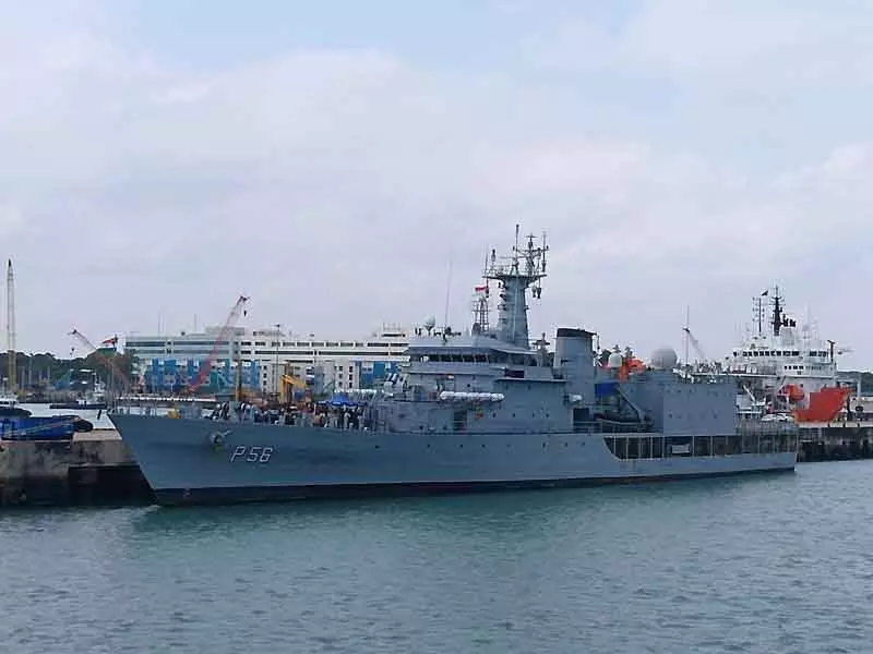 भारतीय नौसेना का पहला ट्रेनिंग स्क्वाड्रन Singapore के चांगी नेवल बेस पर पहुंचा भारतीय नौसेना का पहला ट्रेनिंग स्क्वाड्रन Singapore के चांगी नेवल बेस पर पहुंचा