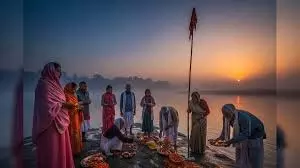 Mauni Amavasya 2026 Guide: मौनी अमावस्या और पितृ लोक का क्या है संबंध, जानिए तर्पण और पूजा का सही तरीका Mauni Amavasya 2026 Guide: मौनी अमावस्या और पितृ लोक का क्या है संबंध, जानिए तर्पण और पूजा का सही तरीका