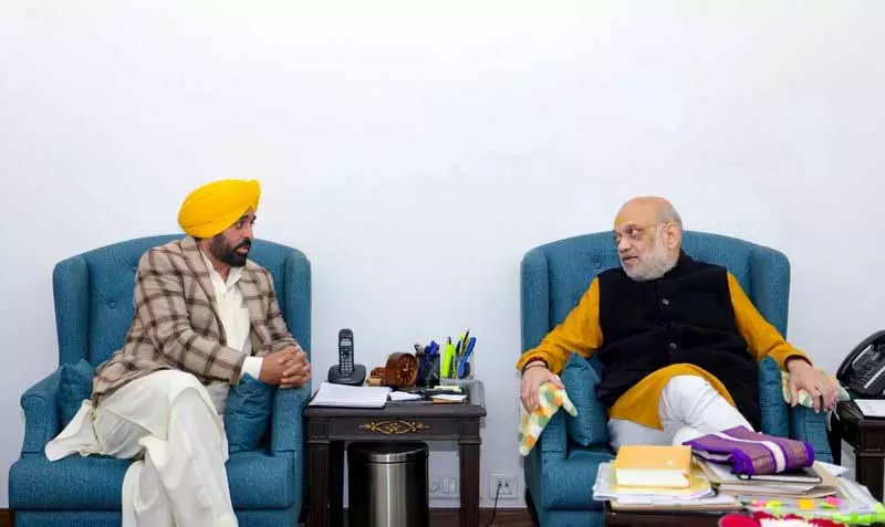Shah से मुलाकात के बाद मान ने कहा कि बाड़ को IB के करीब ले जाने से किसानों को राहत मिलेगी Shah से मुलाकात के बाद मान ने कहा कि बाड़ को IB के करीब ले जाने से किसानों को राहत मिलेगी