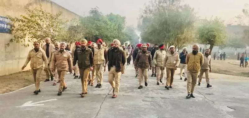 हवाई तस्करी के बीच Faridkot सेंट्रल जेल में अचानक छापेमारी के दौरान मोबाइल, ड्रग्स जब्त हवाई तस्करी के बीच Faridkot सेंट्रल जेल में अचानक छापेमारी के दौरान मोबाइल, ड्रग्स जब्त