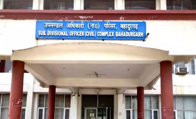Haryana : बहादुरगढ़ में पिता-पुत्री के झगड़े को सुलझाने के लिए बुजुर्गों की देखभाल की प्रतिबद्धता Haryana : बहादुरगढ़ में पिता-पुत्री के झगड़े को सुलझाने के लिए बुजुर्गों की देखभाल की प्रतिबद्धता