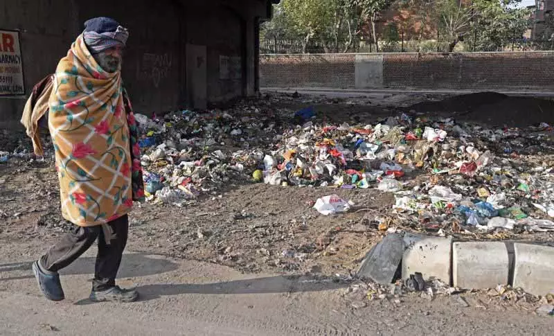 DIG ऑफिस के पास पुल के नीचे कूड़ा शहर की बदसूरती को और बढ़ा रहा DIG ऑफिस के पास पुल के नीचे कूड़ा शहर की बदसूरती को और बढ़ा रहा