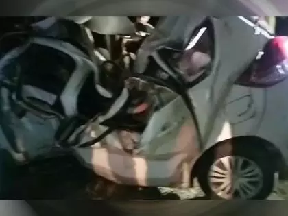 तेज़ रफ़्तार कार ने ली पांच जानें, सोलापुर–Pune हाईवे पर हुआ भीषण हादसा तेज़ रफ़्तार कार ने ली पांच जानें, सोलापुर–Pune हाईवे पर हुआ भीषण हादसा