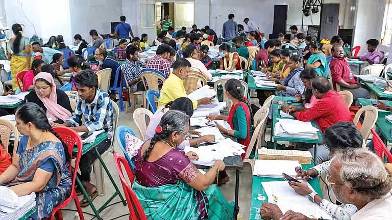 वोटर्स के लिए डिटेल्स अपडेट करने का आखिरी मौका, TN इलेक्टोरल रोल रिवीजन आज बंद वोटर्स के लिए डिटेल्स अपडेट करने का आखिरी मौका, TN इलेक्टोरल रोल रिवीजन आज बंद