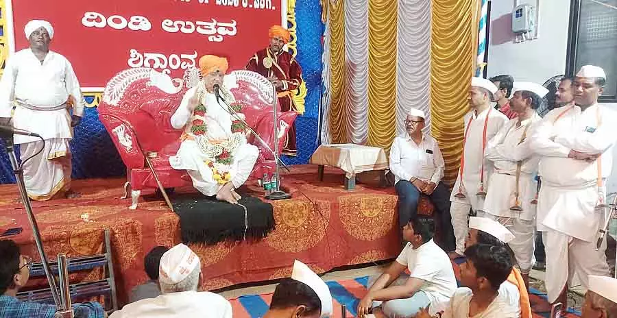 बाहरी भक्ति से ज़्यादा ज़रूरी है अंदरूनी भक्ति: Bodhale Maharaj बाहरी भक्ति से ज़्यादा ज़रूरी है अंदरूनी भक्ति: Bodhale Maharaj