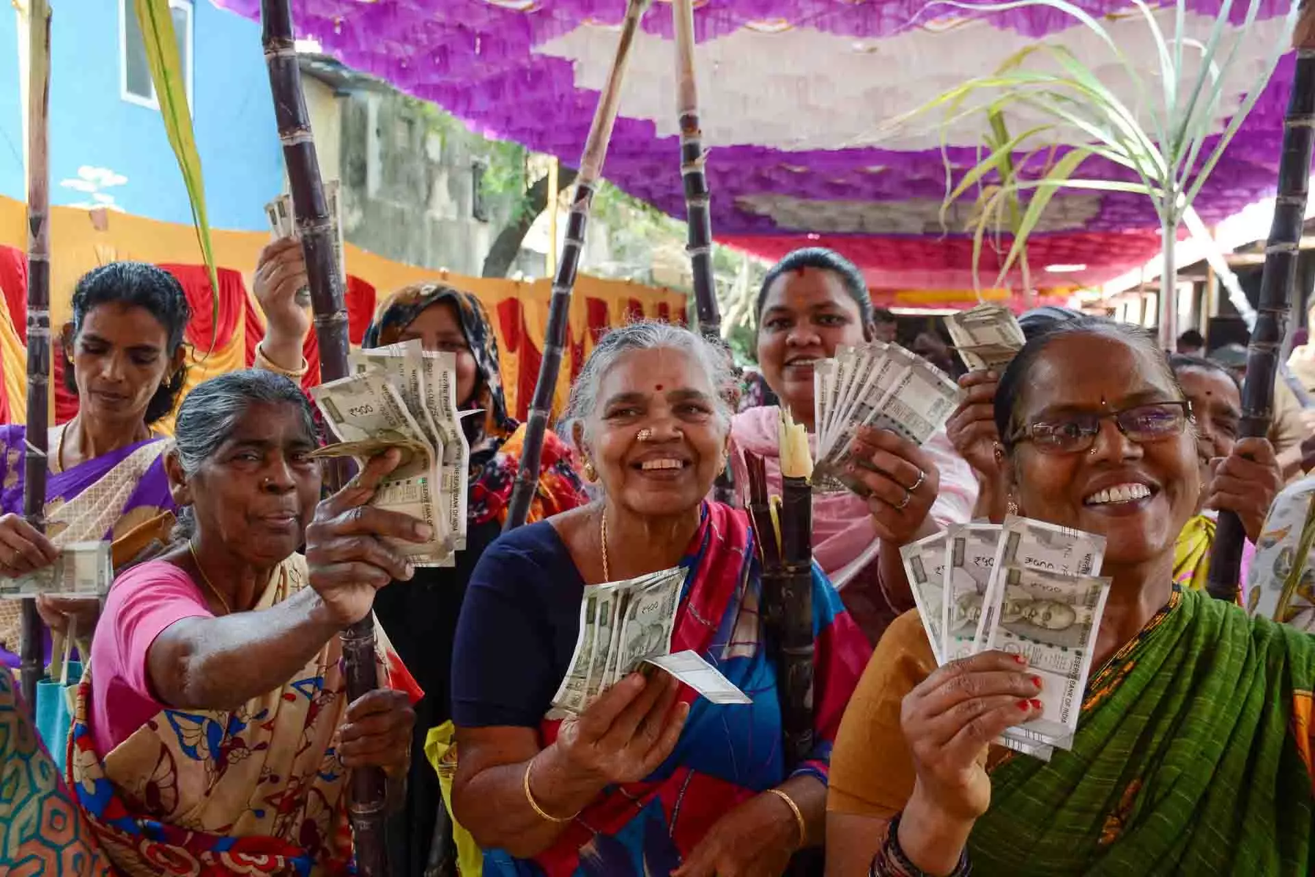 Tamil Nadu के 97 प्रतिशत राशन कार्ड धारकों को पोंगल के तोहफे मिले Tamil Nadu के 97 प्रतिशत राशन कार्ड धारकों को पोंगल के तोहफे मिले