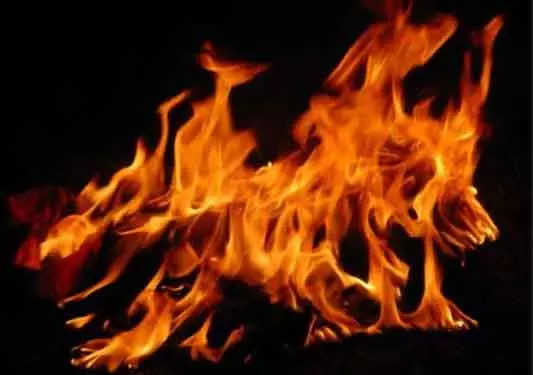Balasore में कॉटन फैक्ट्री में आग, लाखों का सामान जलकर खाक Balasore में कॉटन फैक्ट्री में आग, लाखों का सामान जलकर खाक