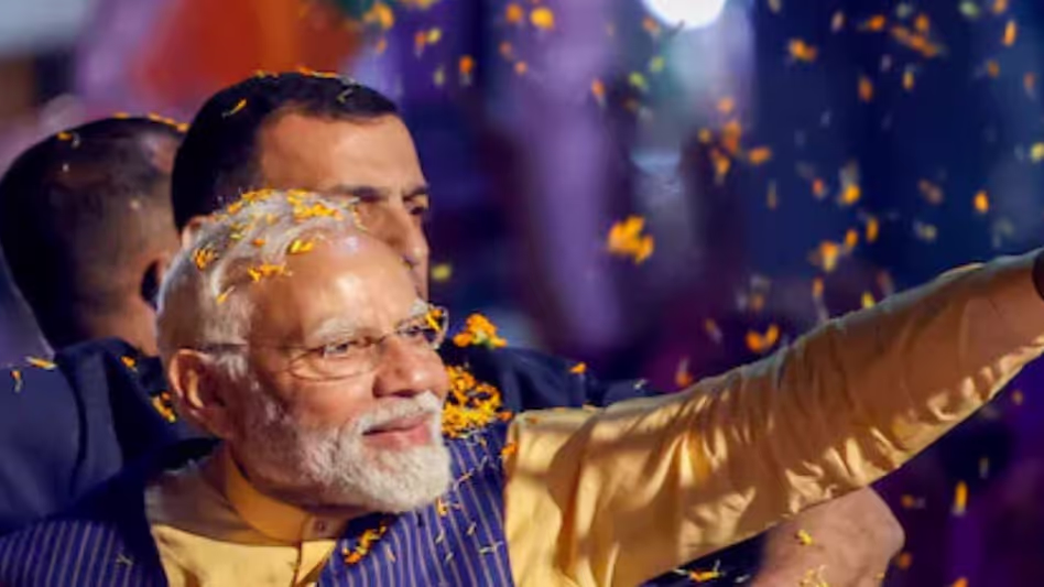 प्रधानमंत्री मोदी ने रंगारंग रोड शो के साथ दो दिवसीय Assam दौरा शुरू किया प्रधानमंत्री मोदी ने रंगारंग रोड शो के साथ दो दिवसीय Assam दौरा शुरू किया