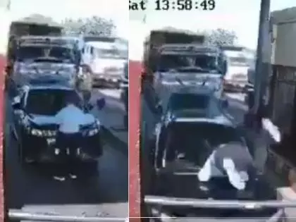 भयंकर हादसा Jhansi में, ट्रक ने टोल प्लाजा पर टकराया, वर्कर घायल भयंकर हादसा Jhansi में, ट्रक ने टोल प्लाजा पर टकराया, वर्कर घायल