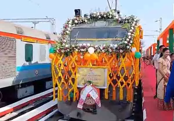 Assam: बिजली मंत्री ने डिब्रूगढ़ से अमृत भारत एक्सप्रेस की शुरुआत की सराहना की Assam: बिजली मंत्री ने डिब्रूगढ़ से अमृत भारत एक्सप्रेस की शुरुआत की सराहना की
