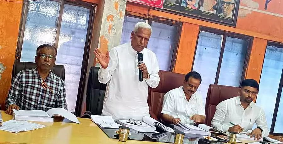अधिकारियों को अपना काम ईमानदारी से करना चाहिए: Siddu Savadi अधिकारियों को अपना काम ईमानदारी से करना चाहिए: Siddu Savadi