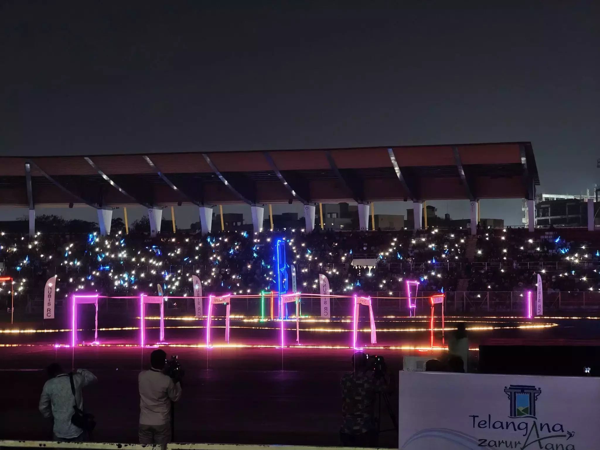 Telangana : गाचीबोवली में ड्रोन शो फीका पड़ गया Telangana : गाचीबोवली में ड्रोन शो फीका पड़ गया