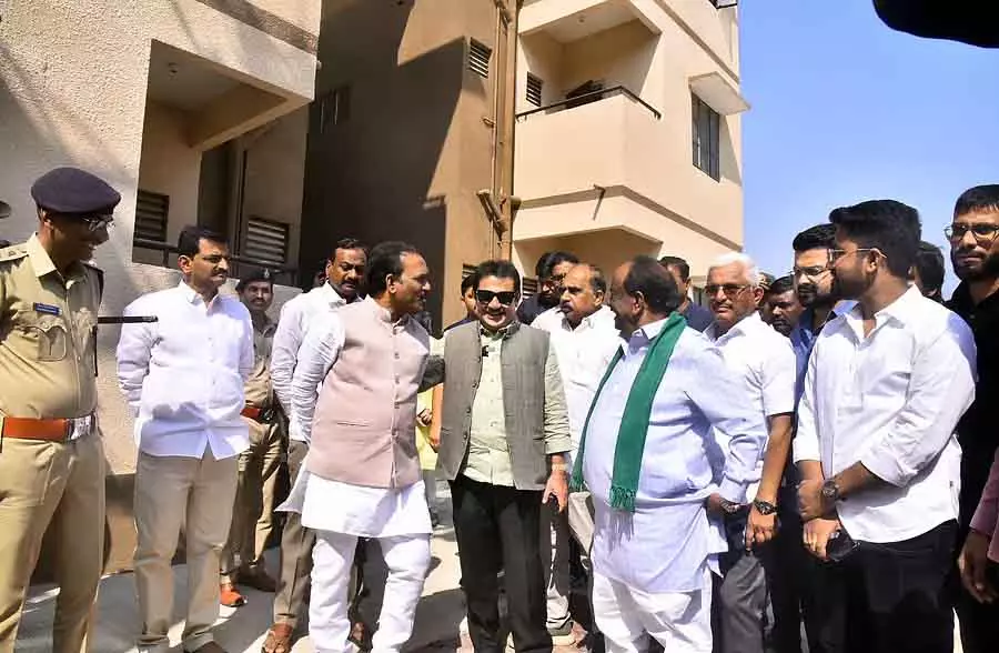 24 तारीख को 42,345 घरों का आवंटन: Minister Zameer Ahmed Khan 24 तारीख को 42,345 घरों का आवंटन: Minister Zameer Ahmed Khan