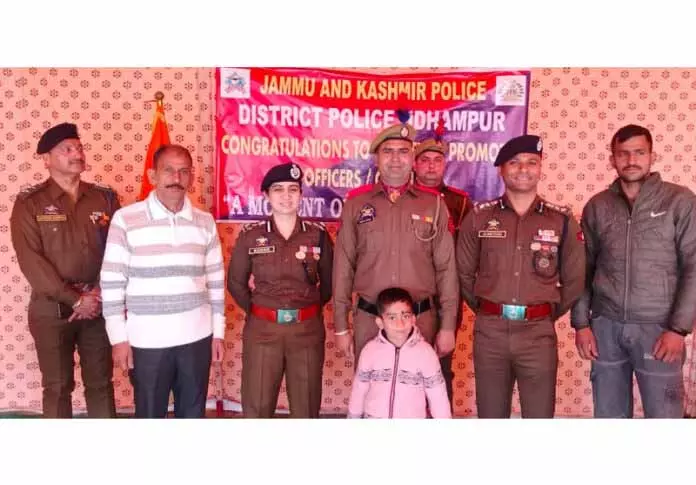 DIG, SSP ने नव पदोन्नत चयन ग्रेड कांस्टेबलों को सम्मानित किया DIG, SSP ने नव पदोन्नत चयन ग्रेड कांस्टेबलों को सम्मानित किया