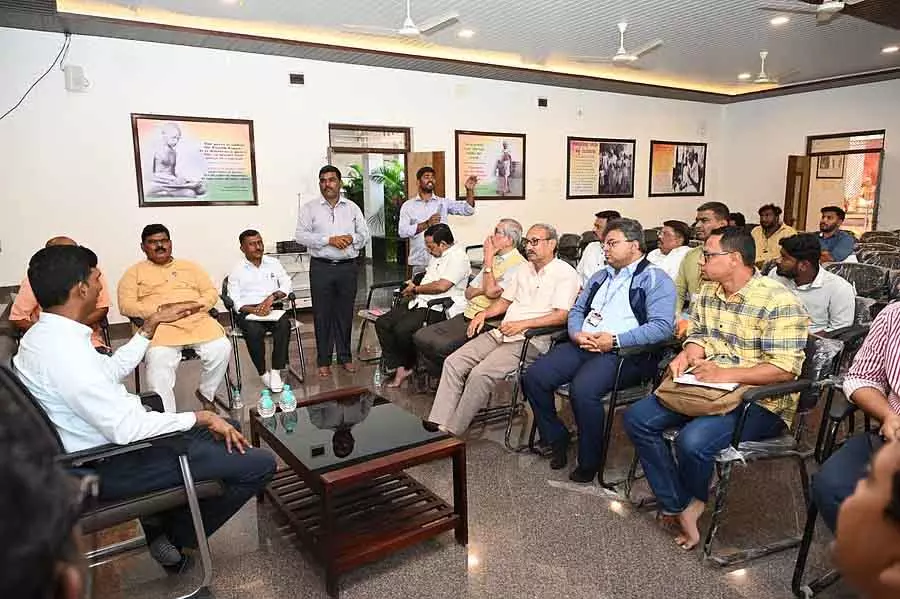 Vijayapura : गांधी भवन को टूरिस्ट डेस्टिनेशन की लिस्ट में जोड़ा गया Vijayapura : गांधी भवन को टूरिस्ट डेस्टिनेशन की लिस्ट में जोड़ा गया
