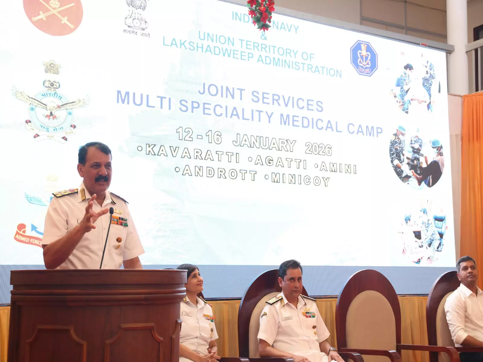 भारतीय नौसेना ने Lakshadweep में संयुक्त सेवा बहु-विशेषज्ञ चिकित्सा शिविर का समापन किया भारतीय नौसेना ने Lakshadweep में संयुक्त सेवा बहु-विशेषज्ञ चिकित्सा शिविर का समापन किया