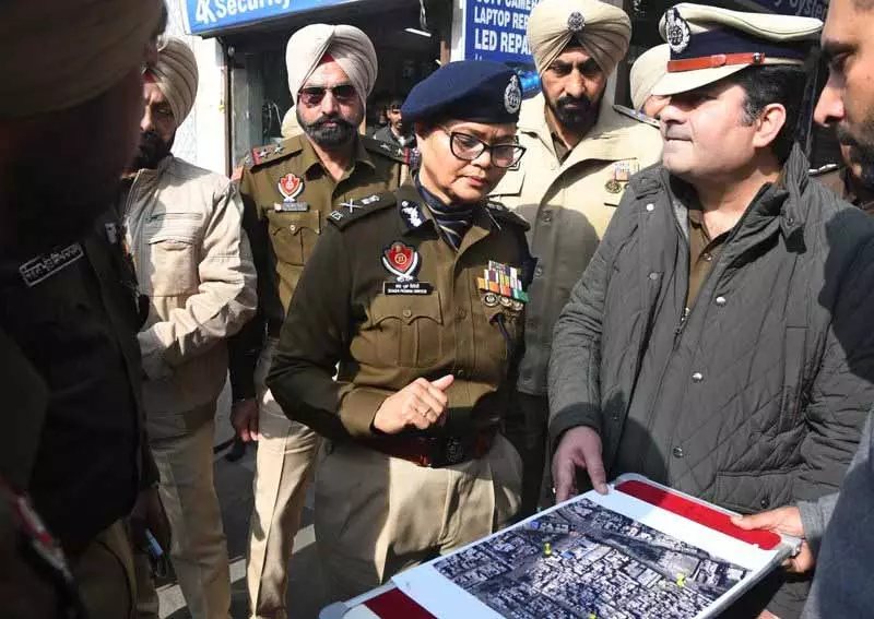 Ludhiana: ड्रग हॉटस्पॉट पर घेराबंदी और तलाशी अभियान के दौरान 35 लोग पकड़े गए Ludhiana: ड्रग हॉटस्पॉट पर घेराबंदी और तलाशी अभियान के दौरान 35 लोग पकड़े गए