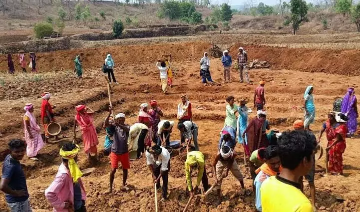 वीबी-जी राम जी : गांव को श्रम से समृद्धि तक ले जाने की नई गारंटी वीबी-जी राम जी : गांव को श्रम से समृद्धि तक ले जाने की नई गारंटी
