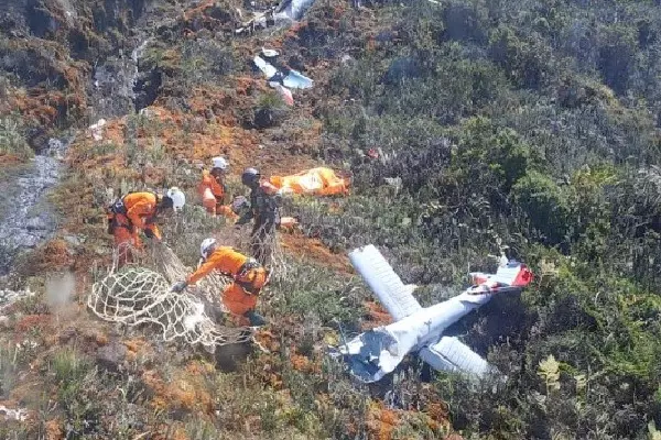 Jakarta: लापता इंडोनेशियाई विमान का मलबा बरामद, एक शव मिला Jakarta: लापता इंडोनेशियाई विमान का मलबा बरामद, एक शव मिला
