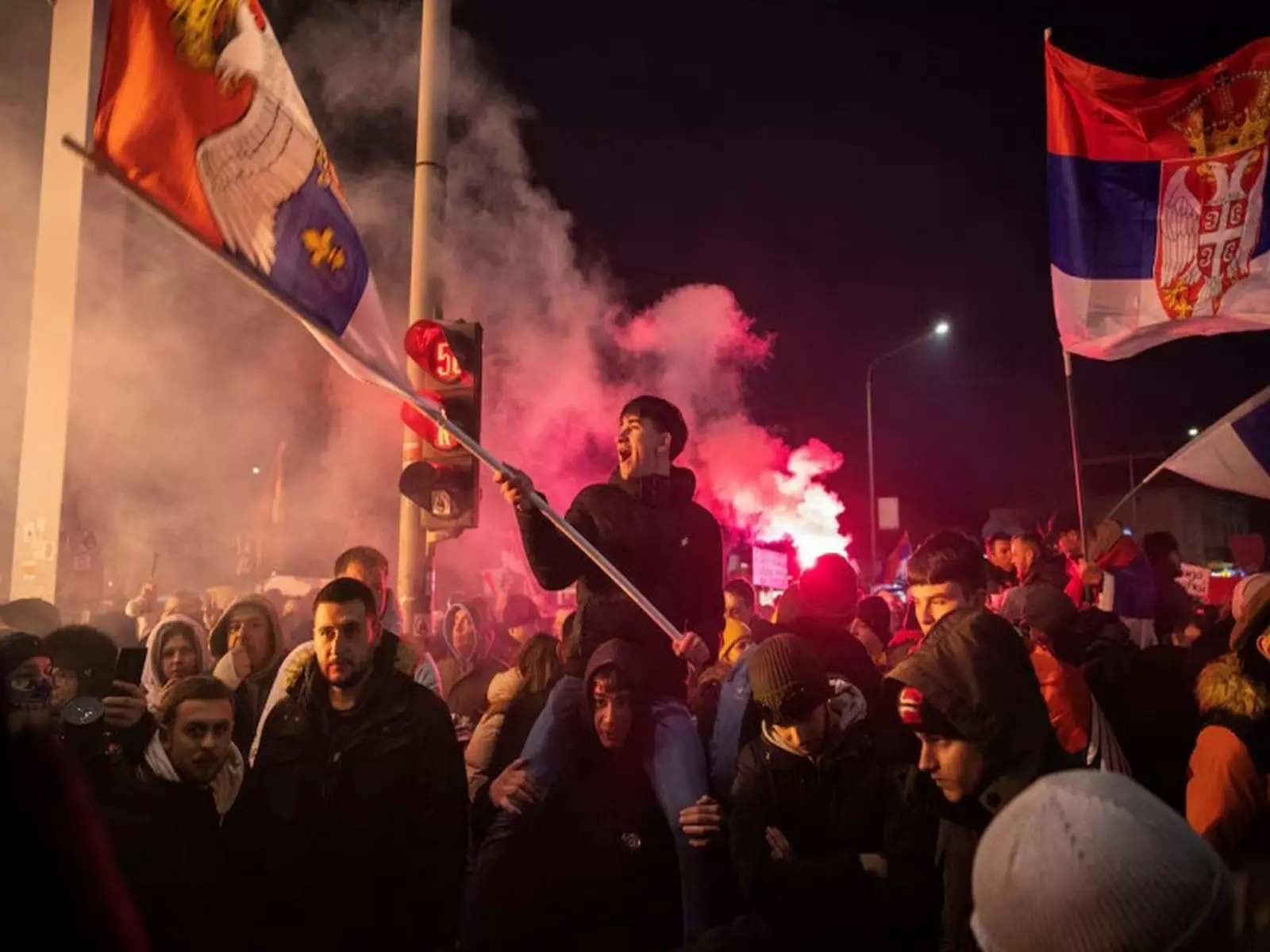 सर्बिया में छात्रों का भ्रष्टाचार विरोधी प्रदर्शन: Novi Sad में हजारों ने रैली में भाग लिया सर्बिया में छात्रों का भ्रष्टाचार विरोधी प्रदर्शन: Novi Sad में हजारों ने रैली में भाग लिया