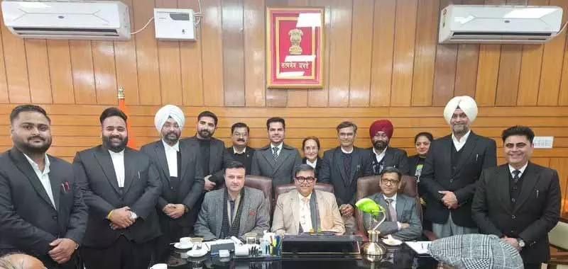 Amritsar दौरे के दौरान हाईकोर्ट के जजों ने वकीलों के मुद्दे सुने Amritsar दौरे के दौरान हाईकोर्ट के जजों ने वकीलों के मुद्दे सुने